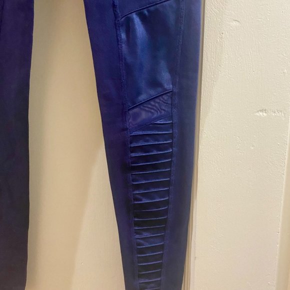 Alo Performance moto leggings (Blue) Size XS - Picture 4 of 5
